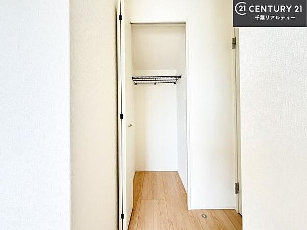 住空間をすっきり使うためには必須ポイントの収納スペースですよね。是非現地でご確認ください!