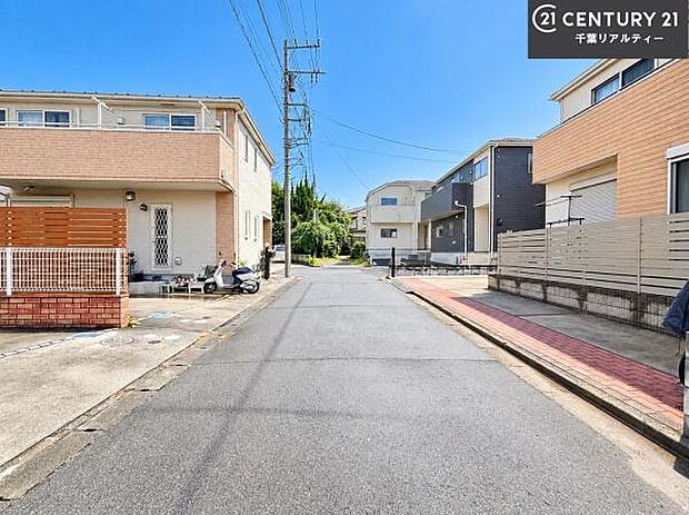 周辺環境や、お客様のご希望に合った物件も一緒にご案内を致します。住宅ローンアドバイザーによるご相談も承ります。当社はお問い合わせに即対応します!お待たせしません!