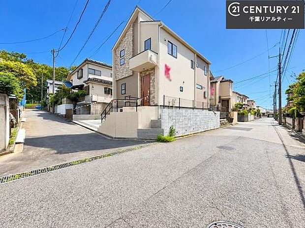 周辺環境や、お客様のご希望に合った物件も一緒にご案内を致します。住宅ローンアドバイザーによるご相談も承ります。当社はお問い合わせに即対応します!お待たせしません!