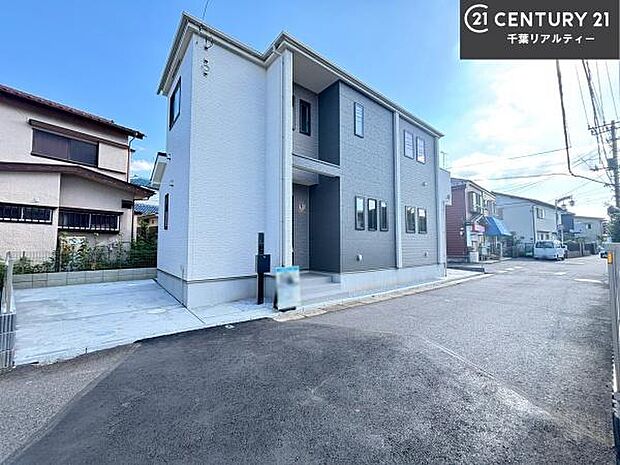 周辺環境や、お客様のご希望に合った物件も一緒にご案内を致します。住宅ローンアドバイザーによるご相談も承ります。当社はお問い合わせに即対応します!お待たせしません!