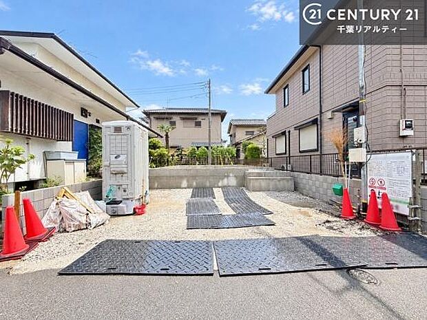 ご興味をお持ちいただきありがとうございます。実際のお部屋や周辺環境をご覧いただくことで、より具体的なイメージが湧きやすくなります。見学は随時受け付けておりますので、お気軽にご予約ください。