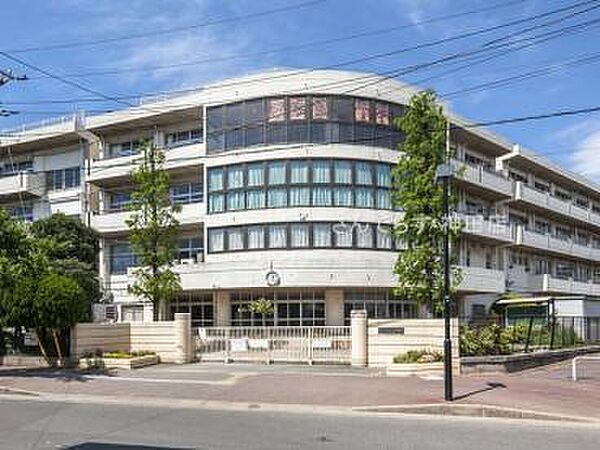 市川市立妙典中学校まで1040m