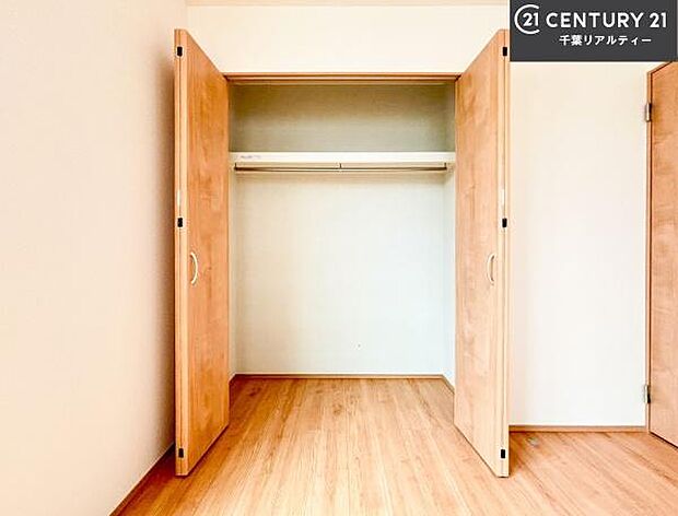 収納が充実しているからこそ、お部屋はいつも広々。掃除や片付けもラクになり、居心地の良い暮らしが続きます。
