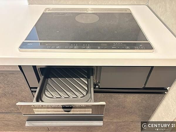 IHクッキングヒーター仕様なので、お掃除は拭き取るのみで家事楽々です！火災のリスクも抑えられる安心仕様で、快適に作業ができます！