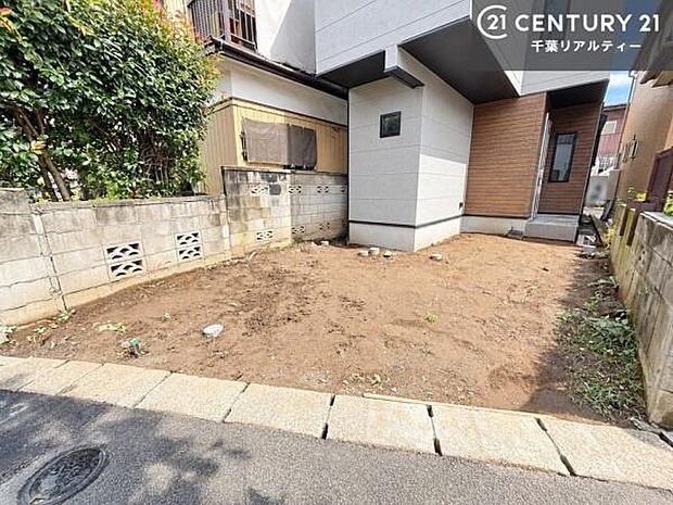 カースペース付きなのでマイカーをお持ちの方も安心ですね！ぜひ現地にてお確かめくださいませ！