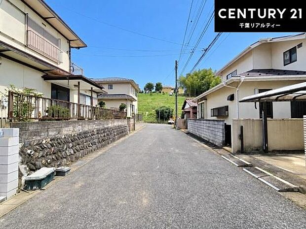 周辺環境や、お客様のご希望に合った物件も一緒にご案内を致します。住宅ローンアドバイザーによるご相談も承ります。当社はお問い合わせに即対応します!お待たせしません!