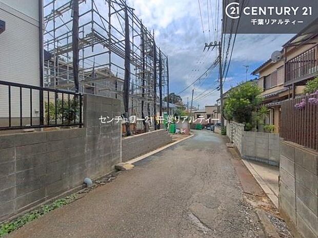 落ち着いた街並みが広がる閑静な住宅街に位置し、穏やかで心安らぐ暮らしを叶える住環境です。