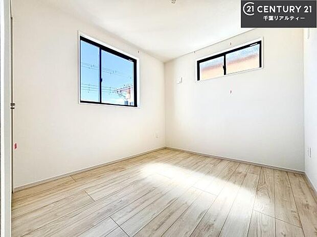 シンプルにデザインされているため、家具を選びません!お気に入りの家具を置いてくつろげる空間を作ることができます。