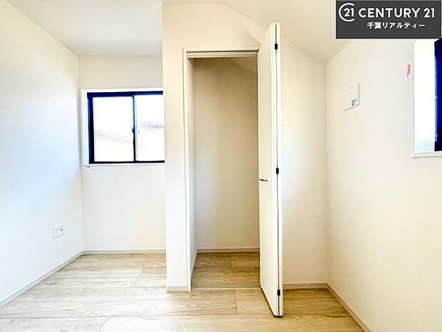 収納が充実しているからこそ、お部屋はいつも広々。掃除や片付けもラクになり、居心地の良い暮らしが続きます。