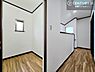 収納：収納として活用できる納戸を備えた住まい。季節物の衣類や日用品、かさばる荷物もしっかり収納でき、居住空間をすっきり保てます。