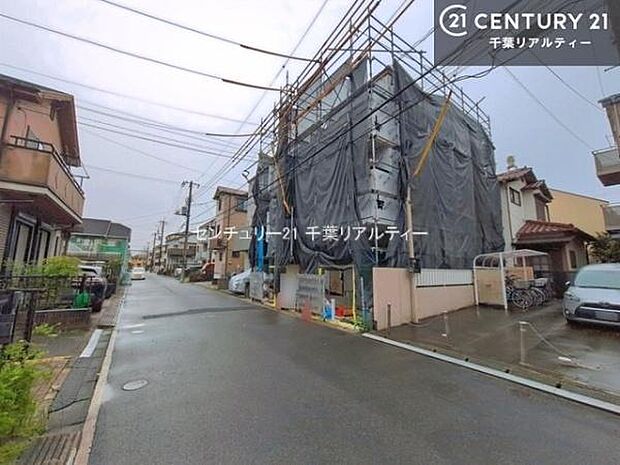 前面道路6ｍ！陽当り良好な立地です。車庫入れが苦手な方も安心ですね。