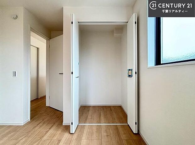 収納が充実しているからこそ、お部屋はいつも広々。掃除や片付けもラクになり、居心地の良い暮らしが続きます。