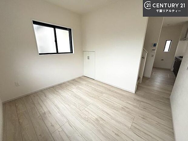シンプルにデザインされているため、家具を選びません!お気に入りの家具を置いてくつろげる空間を作ることができます。
