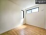 子供部屋：掃き出し窓がないお部屋は、お子様のお部屋としても安心です！収納スペースも充実しているので散らかったお部屋をサッと片付けられます！