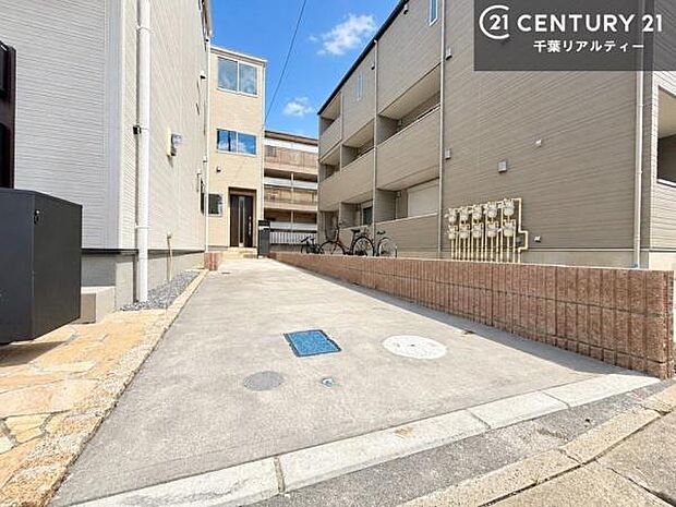 カースペース付きなのでマイカーをお持ちの方も安心ですね!ぜひ現地にてお確かめくださいませ!