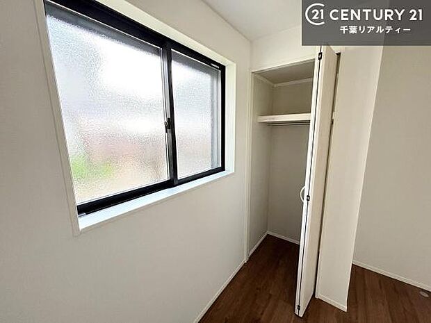 収納が充実しているからこそ、お部屋はいつも広々。掃除や片付けもラクになり、居心地の良い暮らしが続きます。