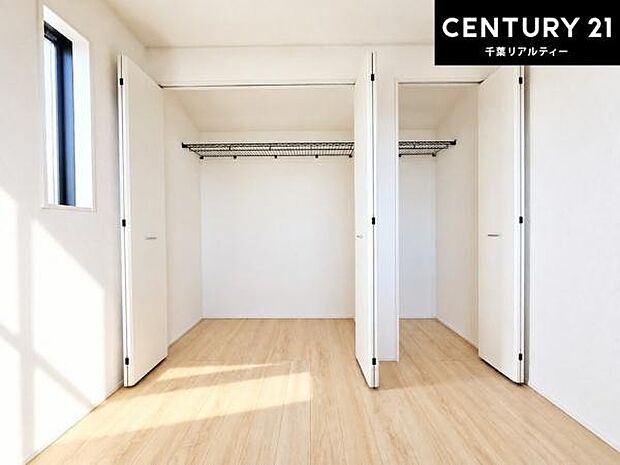収納が充実しているからこそ、お部屋はいつも広々。掃除や片付けもラクになり、居心地の良い暮らしが続きます。