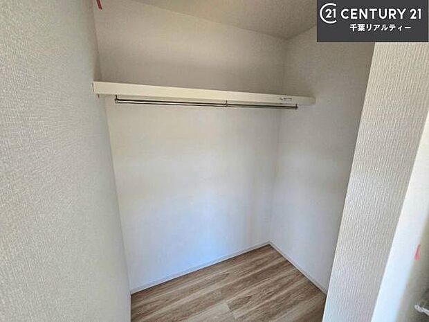 住空間をすっきり使うためには必須ポイントの収納スペースですよね。是非現地でご確認ください!