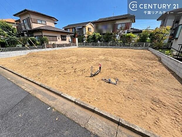 現在建築中のため、現地のご案内は同仕様の完成物件をご覧いただけます。実際の暮らしをイメージしながら、間取りや設備、素材の質感などをじっくりご確認いただけます。