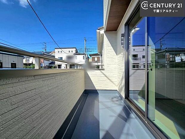 陽当たり良好なバルコニーです！晴れた日には青い空を見渡せる開放的な時間を楽しめます。