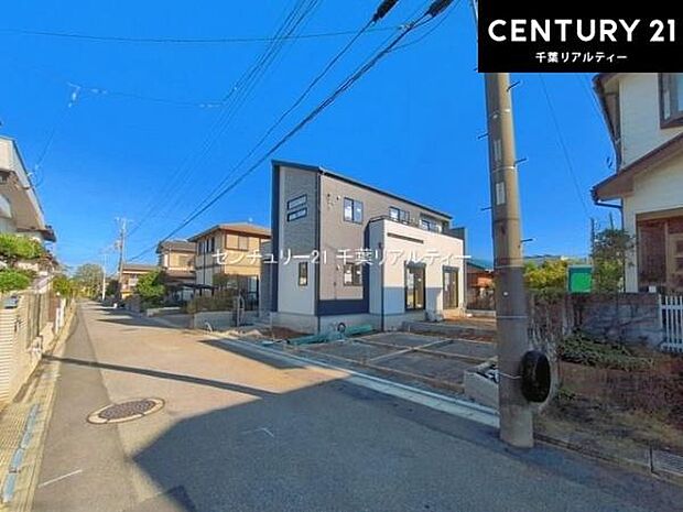 周辺環境や、お客様のご希望に合った物件も一緒にご案内を致します。住宅ローンアドバイザーによるご相談も承ります。当社はお問い合わせに即対応します!お待たせしません!