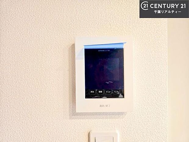 TVモニター付きインターホンを備え、訪問者を映像で確認してから対応できるため、防犯面も安心です。お子様のお留守番時にも心強く、ご家族の安心・安全な暮らしをサポートします。