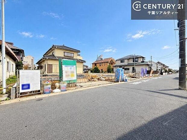 全3棟のキレイな街並み。是非1度ご内見ください。物件探しのご条件・ご要望・ご質問など、不動産に関することならどのようなことでも誠心誠意対応させて頂きます。