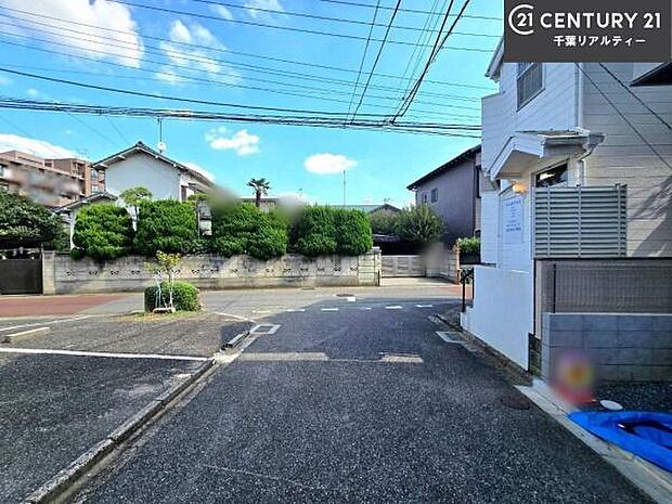 周辺環境や、お客様のご希望に合った物件も一緒にご案内を致します。住宅ローンアドバイザーによるご相談も承ります。当社はお問い合わせに即対応します!お待たせしません!