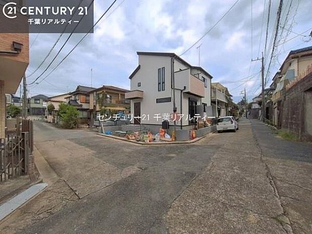 角地ならではの開放的な立地が魅力。周囲に圧迫感が少なく、のびのびとした暮らしを叶えます。