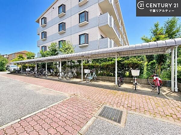 共用部分・駐輪場です。自転車があれば行動範囲が広がりお出かけ便利です！空き状況に関してはお気軽にお問い合わせください。