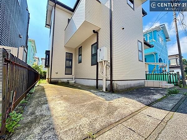 カースペース付きなのでマイカーをお持ちの方も安心ですね！ぜひ現地にてお確かめくださいませ！