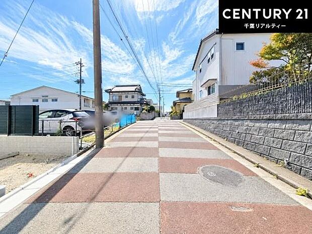 周辺環境や、お客様のご希望に合った物件も一緒にご案内を致します。住宅ローンアドバイザーによるご相談も承ります。当社はお問い合わせに即対応します!お待たせしません!