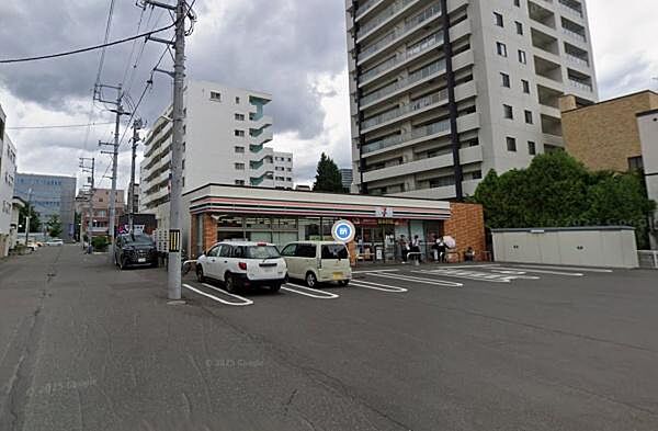 セブンイレブン札幌北2条東8丁目店まで316m
