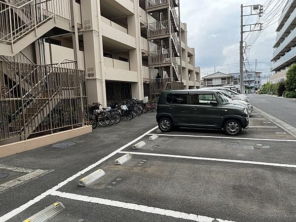 敷地内駐車場です（現在空なし）
