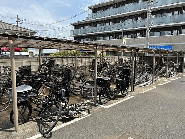 屋根付きの駐輪場です