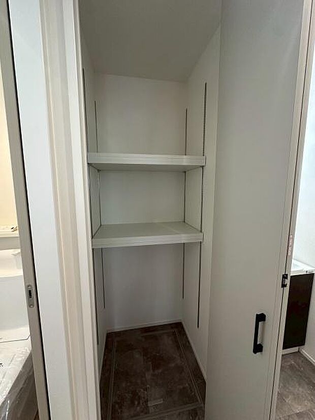 洗面室の収納です!可動棚で使い勝手◎