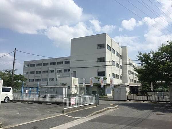 高槻市立真上小学校まで1036m