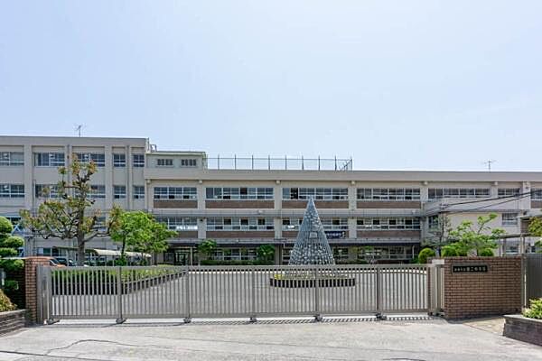 高槻市立第二中学校まで1280m