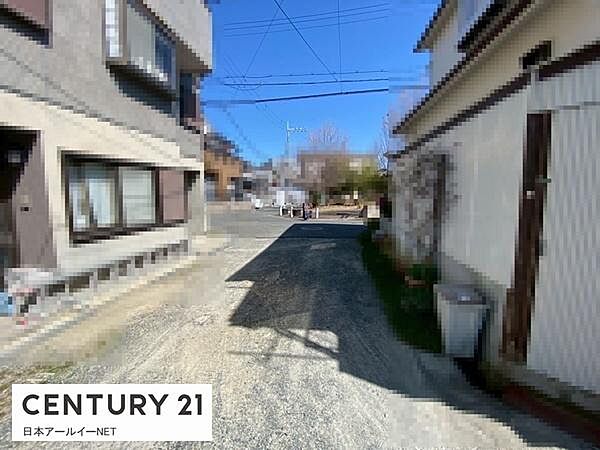 車通りが少ない住環境で子育て世代にも安心です周辺には住宅が立ち並ぶ静かなエリアとなっています