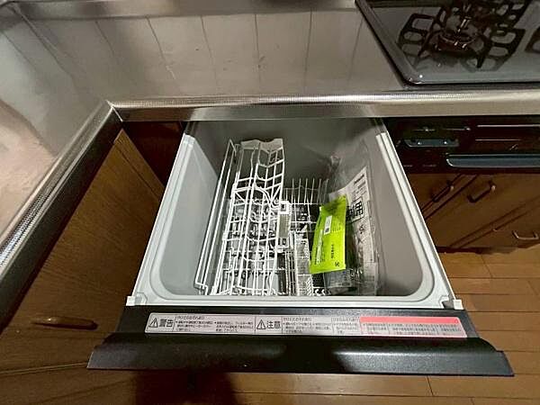 食洗器付きで忙しい家事を助けてくれます。
