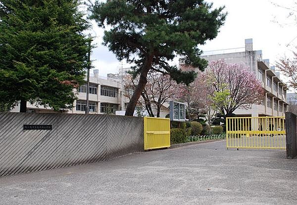 鶴ヶ島市立長久保小学校まで1100m