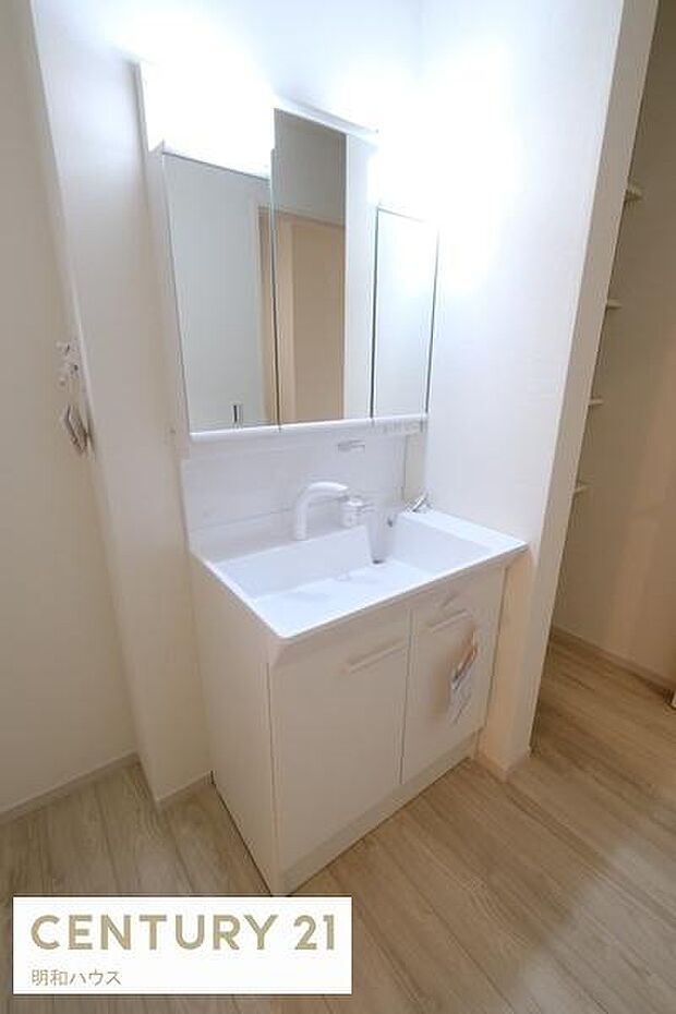 三面鏡付きシャンプードレッサー