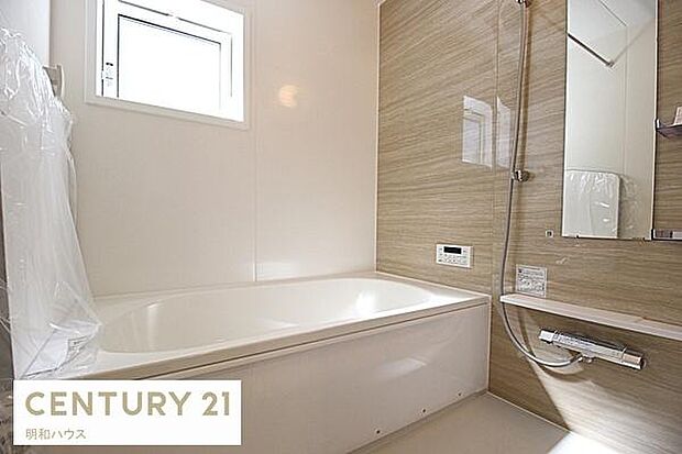 ◎浴室暖房乾燥機付き1坪バス！◎雨の日には衣類の乾燥にも大活躍！◎ゆったりと一日の疲れを癒して下さい！◎半身浴ができる快適な高さのベンチ付浴槽！