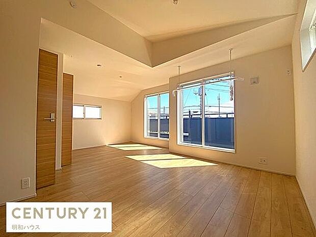 2部屋にできる勾配天井洋室11.25帖！