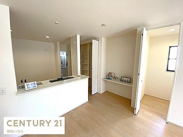 2号棟・20帖超!パントリー+カウンター