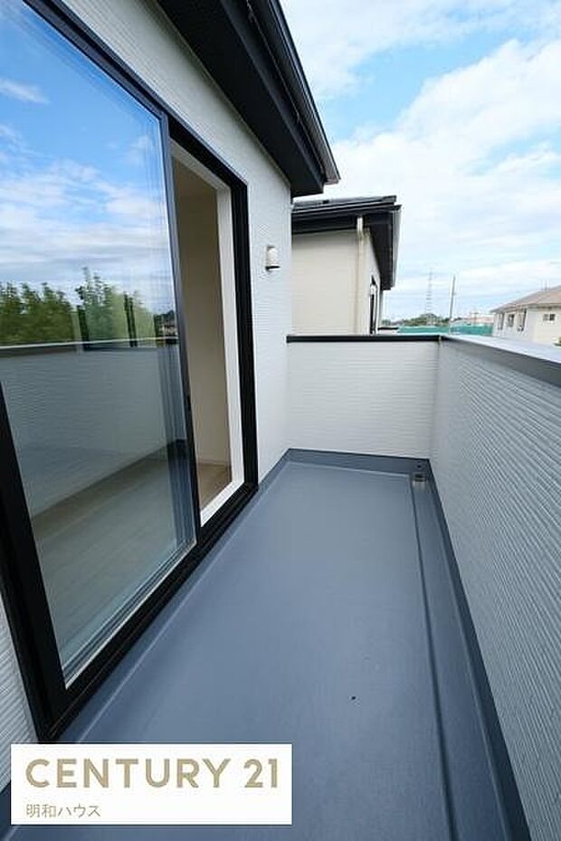 北と南 2面バルコニーです!