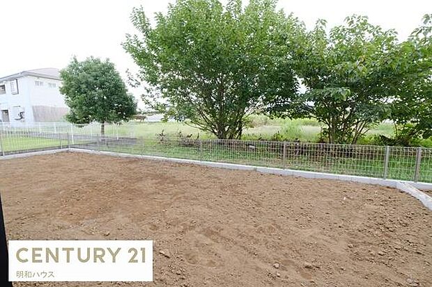 陽当たりの良い庭でガーデニングできます♪