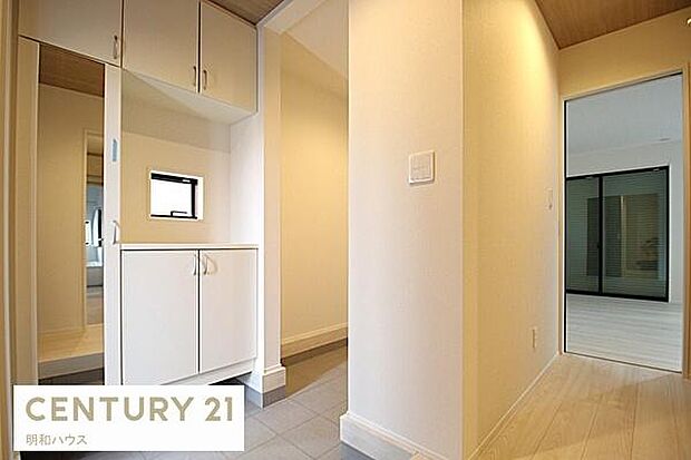 2号棟◎姿見付きシューズBOX!◎お出かけ前の慌しい時間にも身だしなみをチェックできます!◎重宝なシューズインクロークあります!