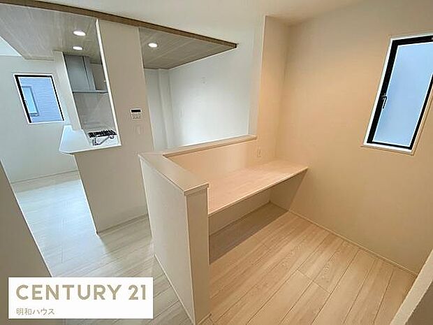 2号棟・カウンターのあるFスペースが魅力