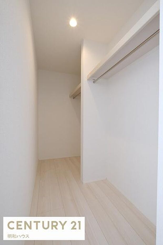 洋室7.75帖　W-クローゼット内